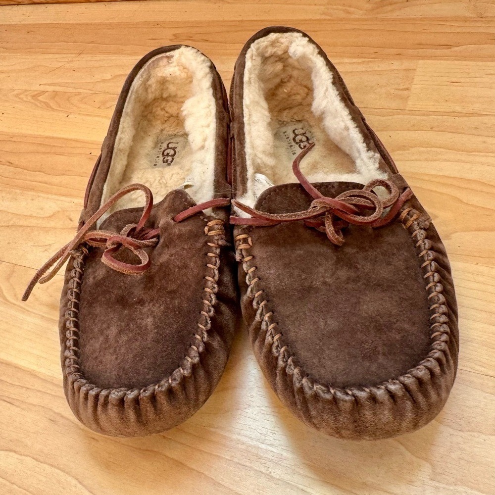 UGG Slippers Brown Suede Loafers Sheepskin Dakota 8 Cabin Cozy Rustic Outdoor